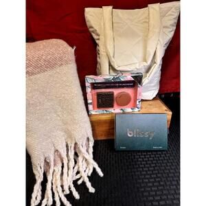 Luxe Holiday Gift Set–Scarf +Blissy Silk+Tarte Beauty +Tote NWT/Ready to Gift 🎁